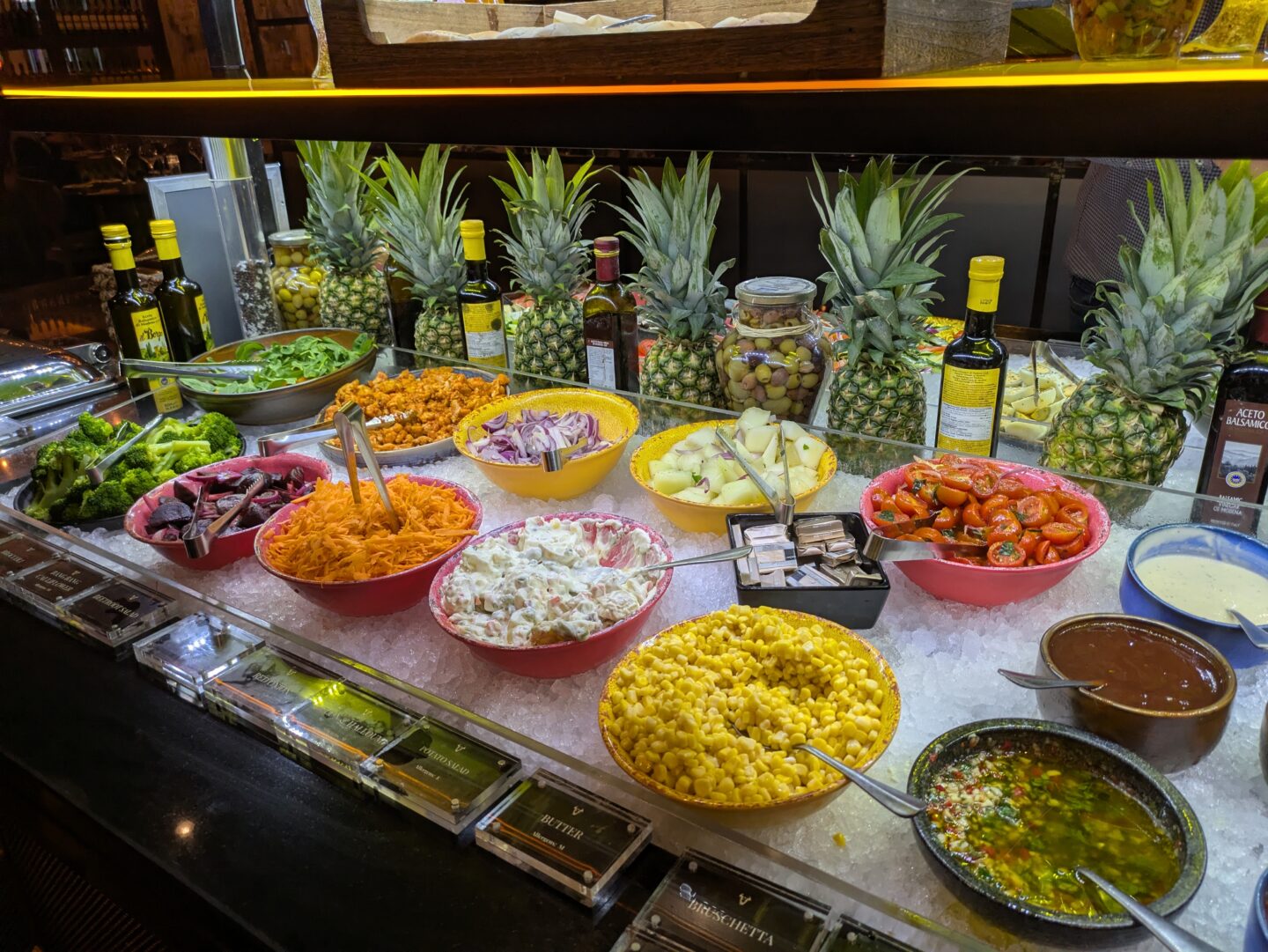Salad bar at Estabulo